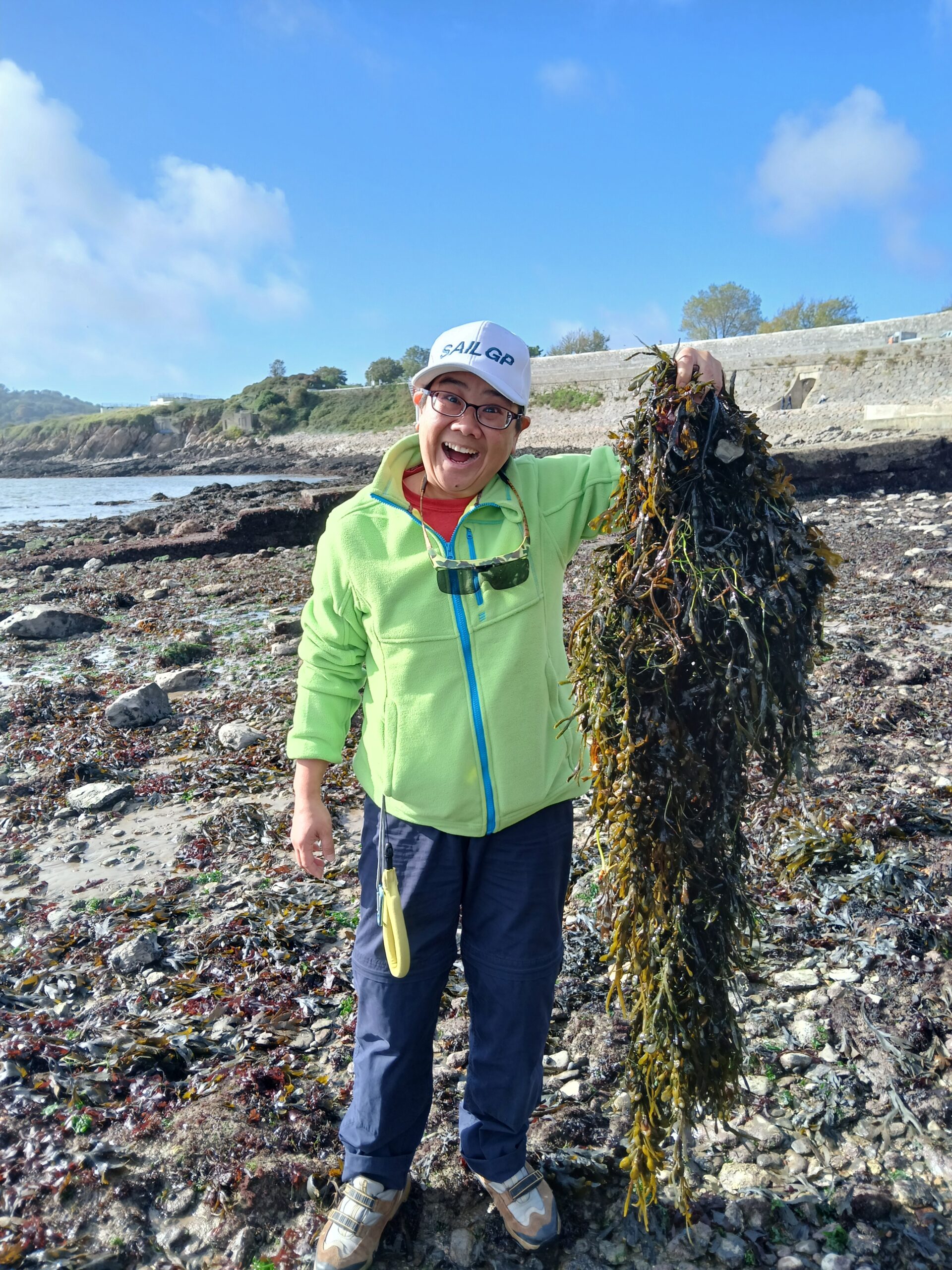 A volunteer from Plymouth Sound National Marine Park on a Seaweed Search event.